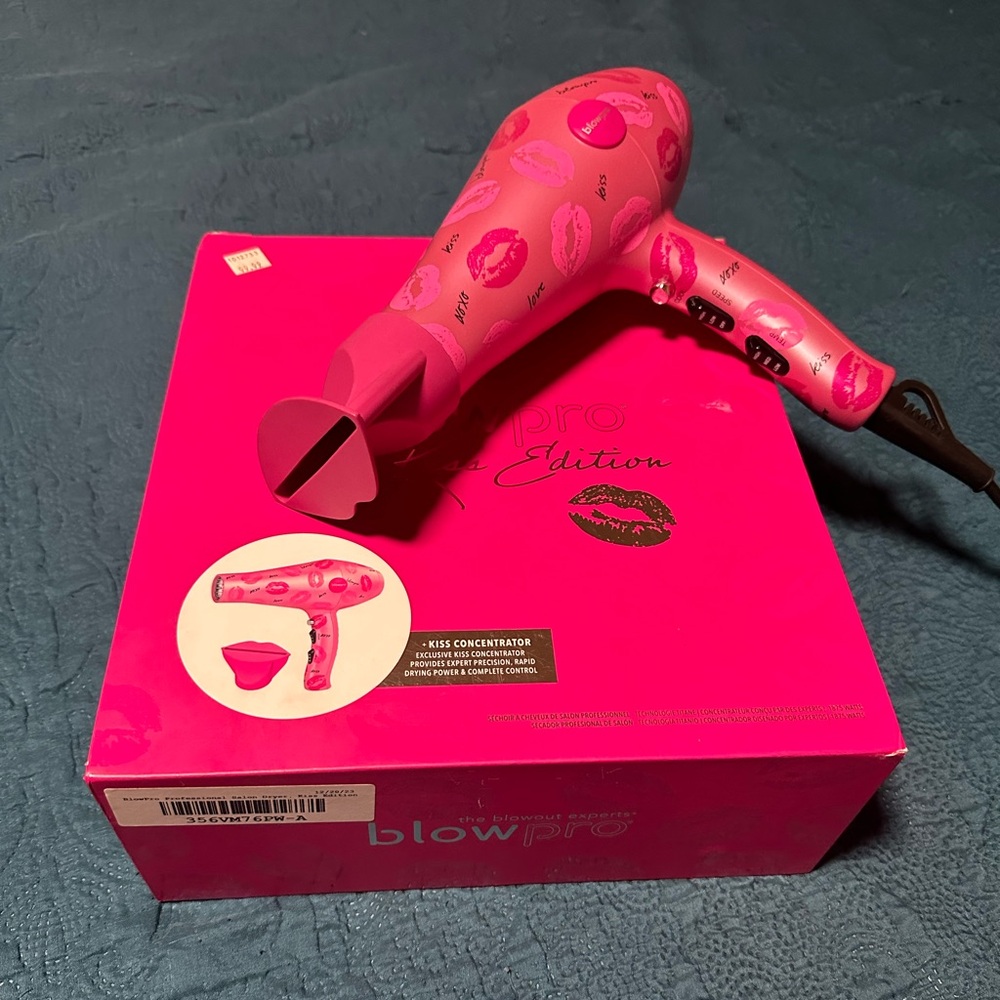 Blowpro kiss hair dryer concentrator edition lips pink